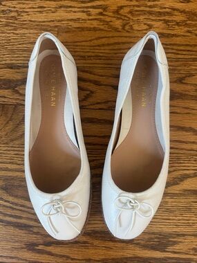 Cole Haan Women's Ivory Leather Ballet Flats with Bow - 7.5